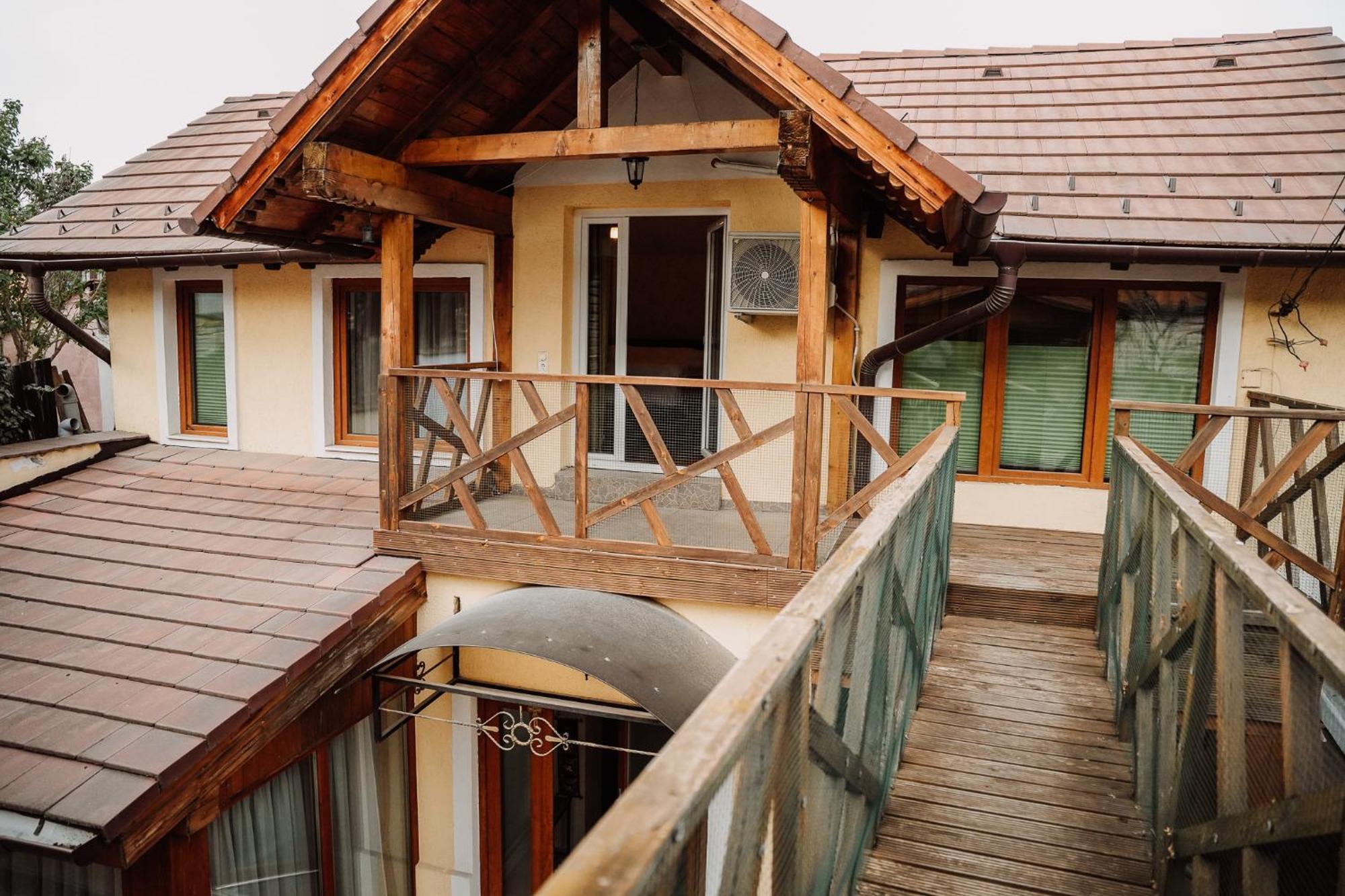 Real Home 1 Sibiu Luaran gambar