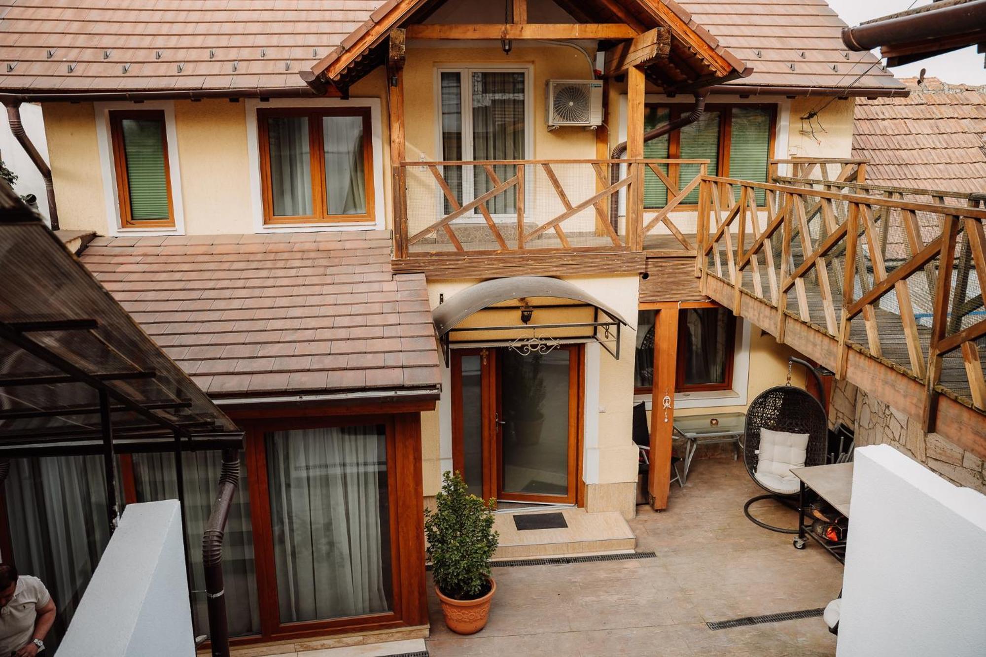 Real Home 1 Sibiu Luaran gambar