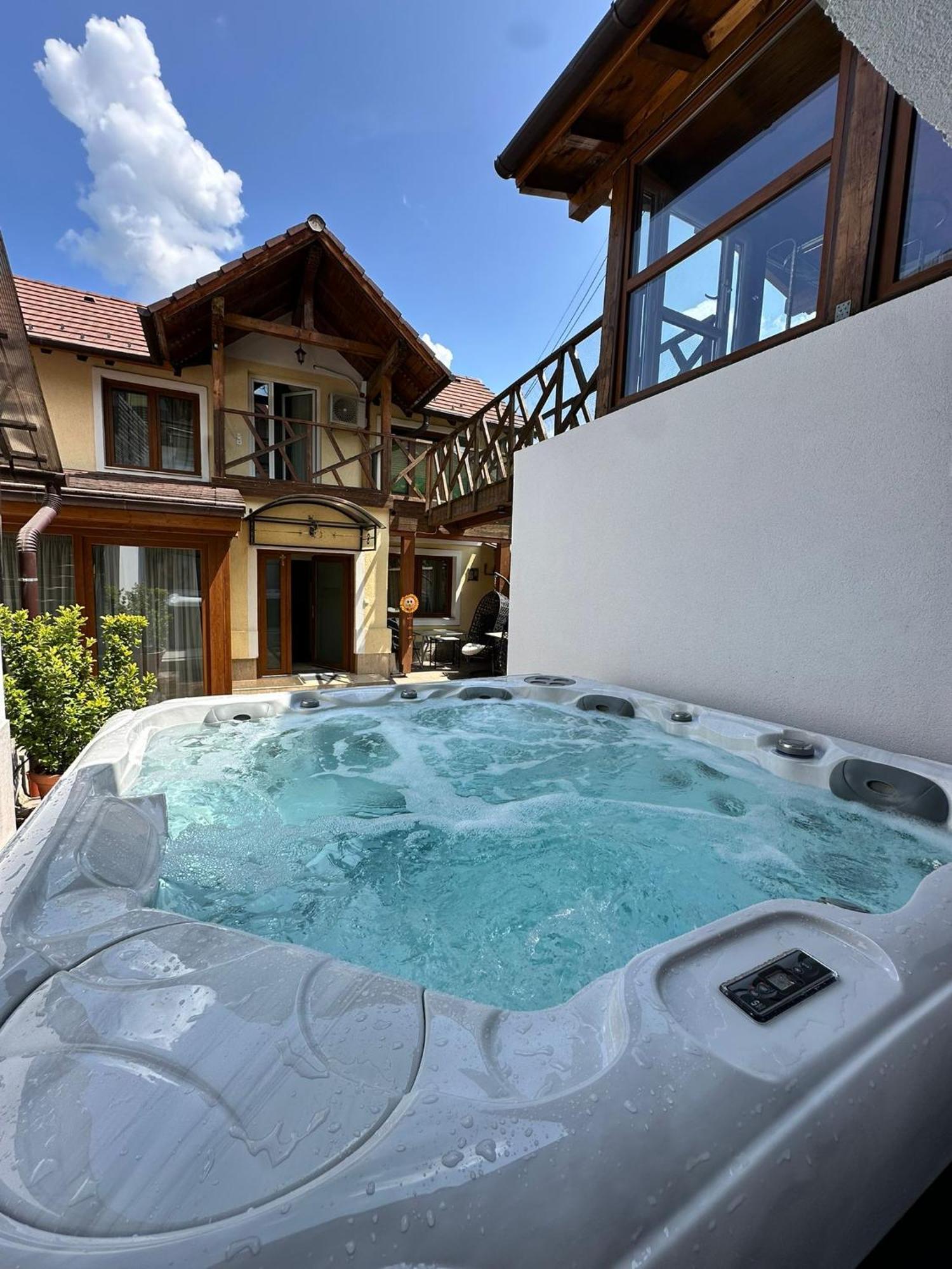 Real Home 1 Sibiu Luaran gambar