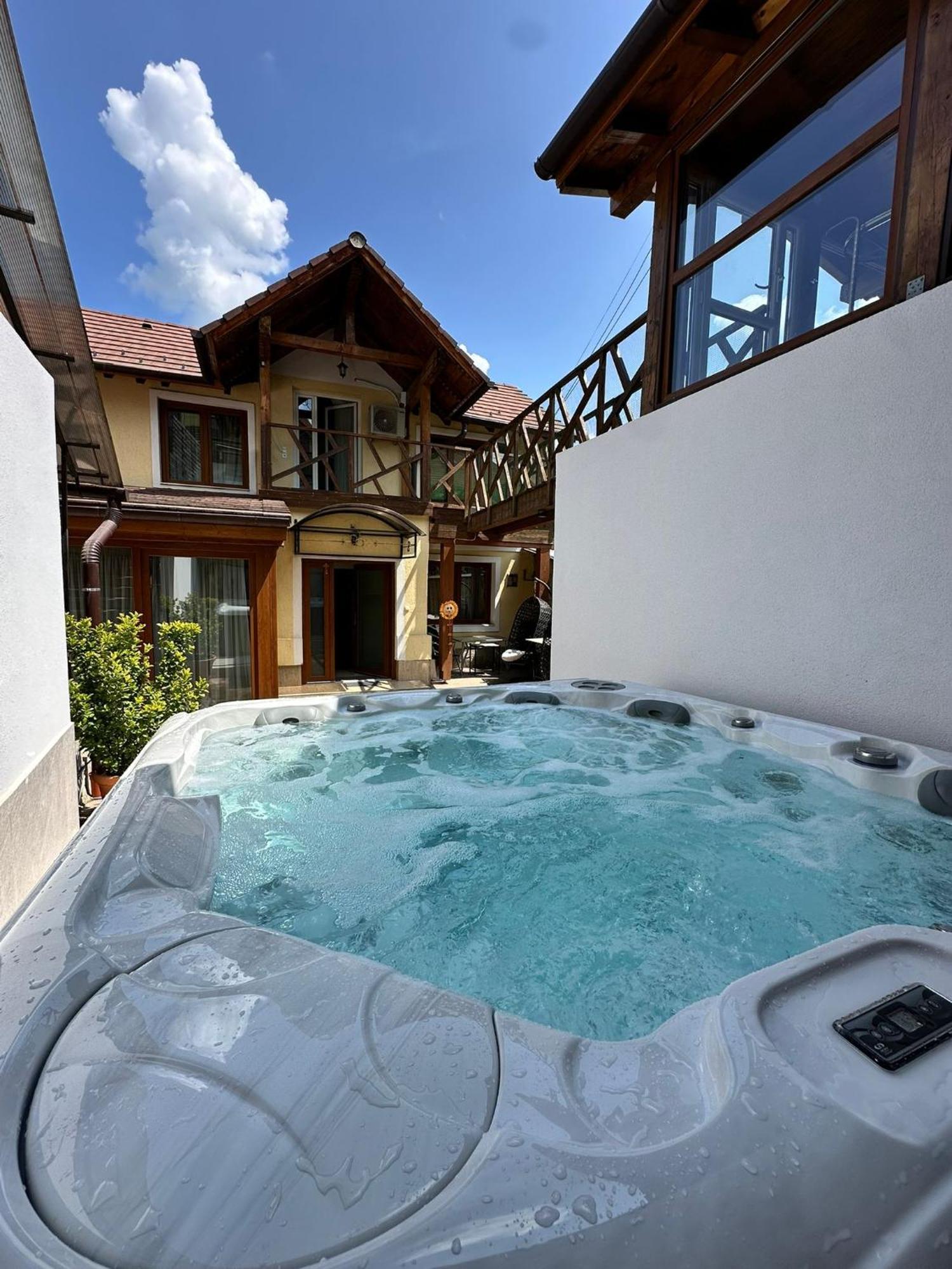 Real Home 1 Sibiu Luaran gambar